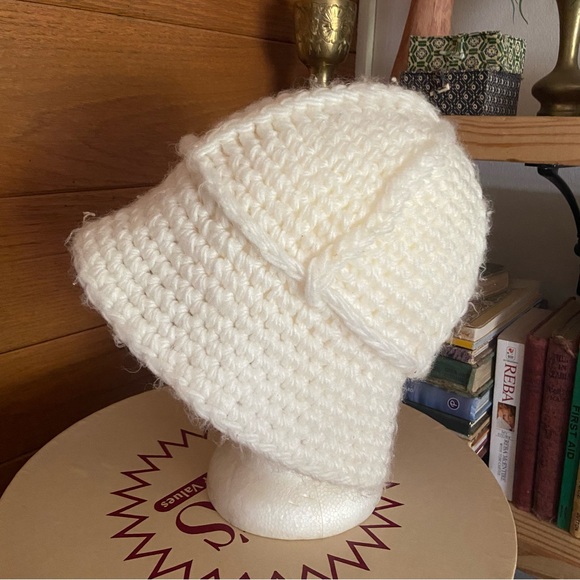 Vintage 70s white handmade crochet bucket hat - Picture 3 of 4